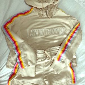 Hoodie & shorts set!